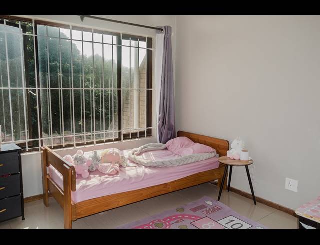 3 BEDROOM TOWNHOUSE FOR SALE IN SCOTTBURGH CENTRAL